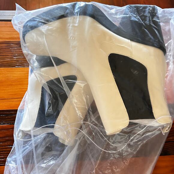 MIA Luda Chelsea Heel Boots 11 White NWT Chunky Block Ankle Vegan Leather Y2K - Picture 4 of 5
